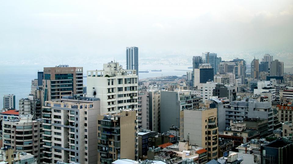 Utsikt över delar av Beirut med kusten i bakgrunden