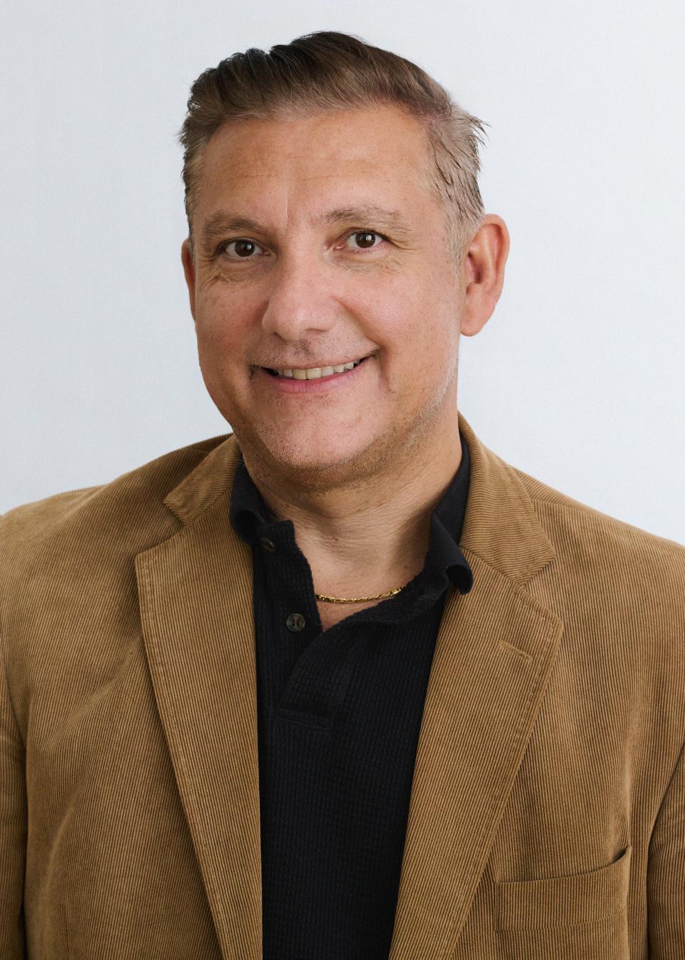  Alex Nicolau